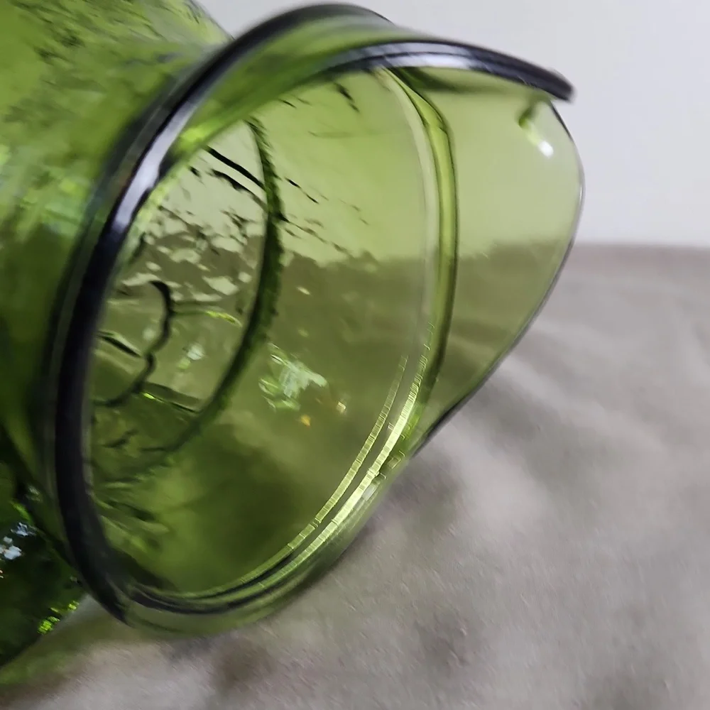 Vintage Green Glass Anchor Hocking Pitcher Rain Flower Daisy Textured 64 oz - Picture 3 of 5
